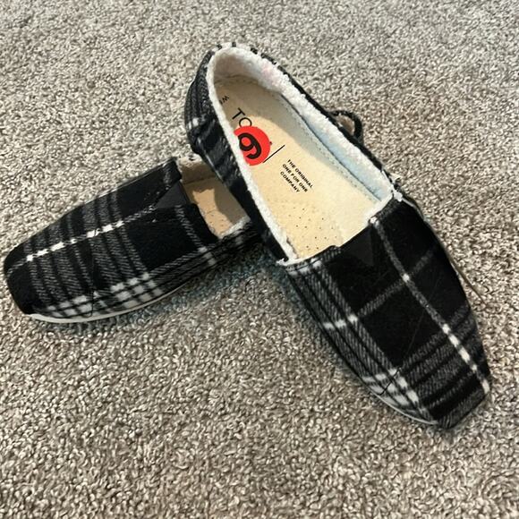 TOMS BLACK WHITE WOMENS FAUX SHEARLING SHOES Size 6 Belmont Slip‎ On Comfy Soft - Picture 7 of 16